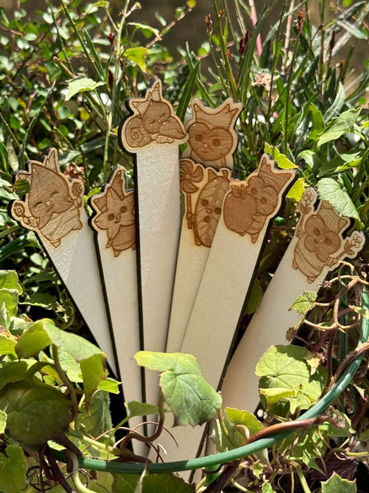 Children of the Forest 7 Pflanzenstecker aus Holz Set