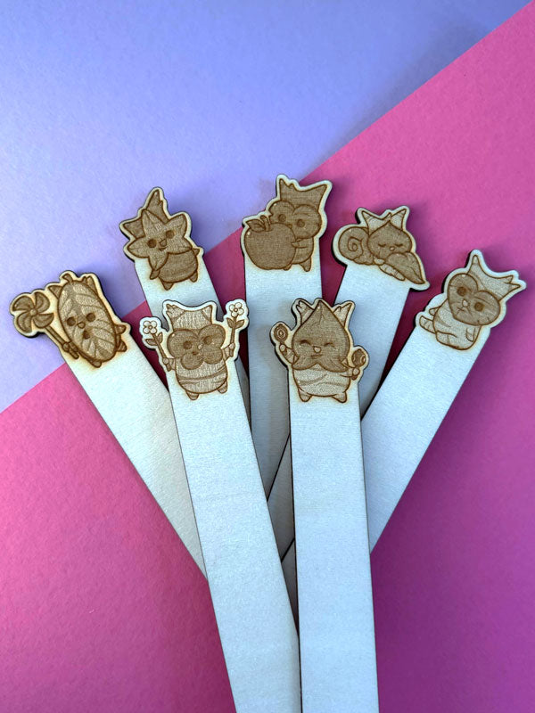 Children of the Forest 7 Pflanzenstecker aus Holz Set